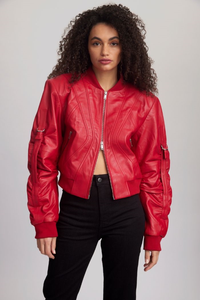 Gestuz, Zania Bomber, Haute Red